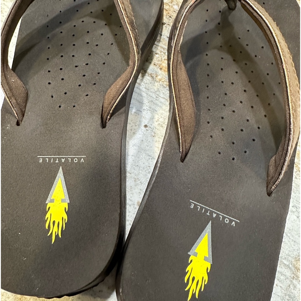 Women’s Size 9 Volatile Flip Flops